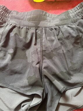 lululemon athletica Women's Charcoal Camo Performance Shorts